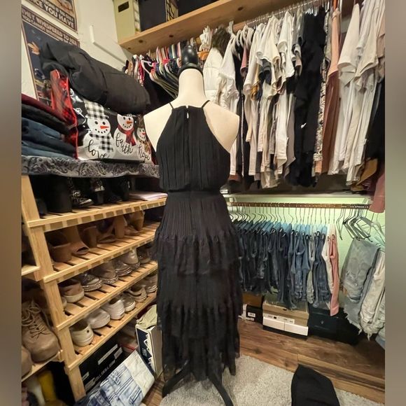 NWOT Lulus Pleated Tiered Lace Maxi Dress - Picture 2 of 9